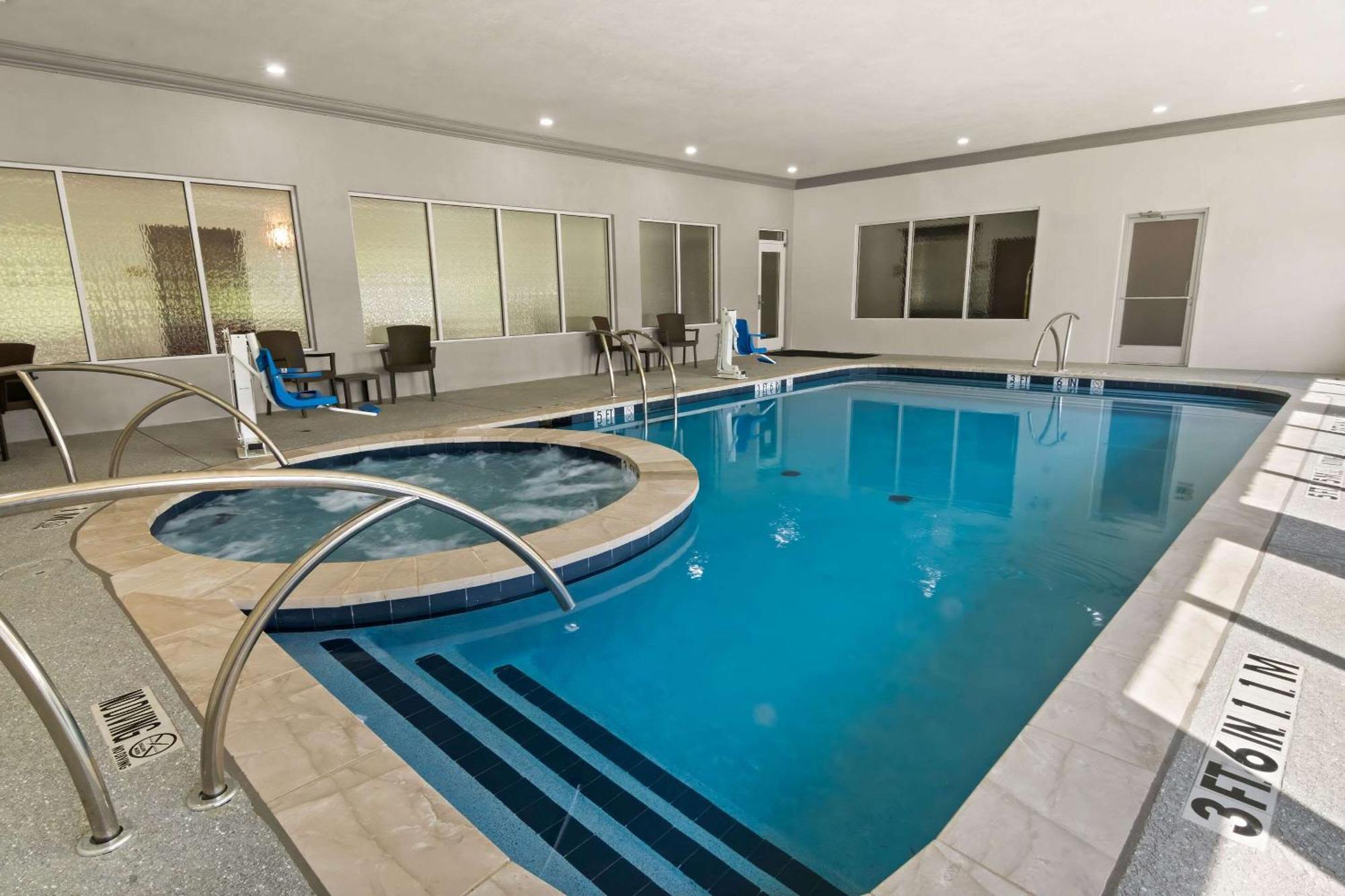 Comfort Suites Гранбъри Екстериор снимка